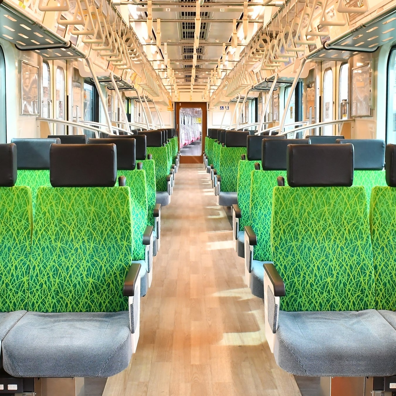▲「Q SEAT」(4・5号車)クロスシート状態 内観写真