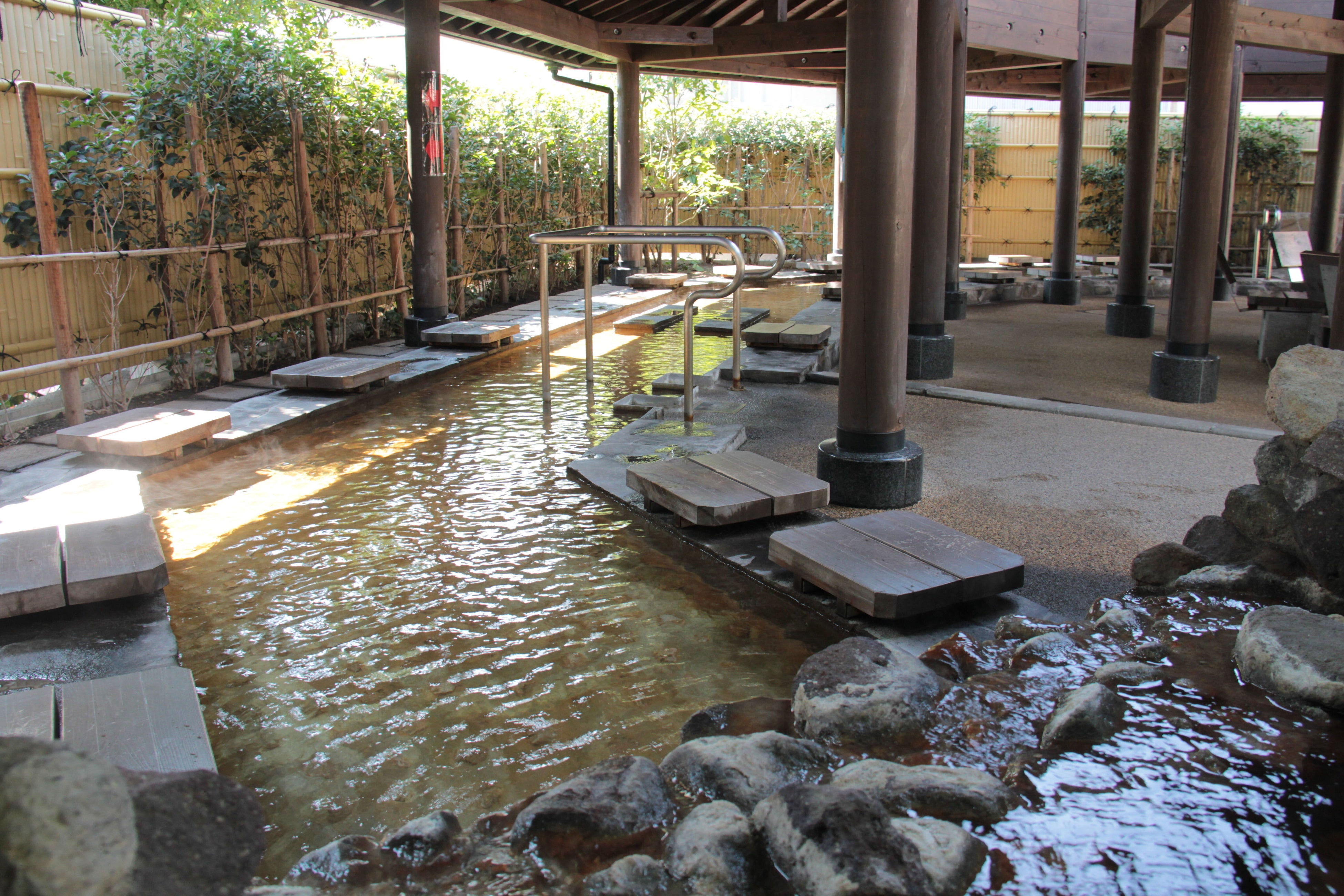 ▲地獄蒸し工房鉄輪の足蒸しと足湯