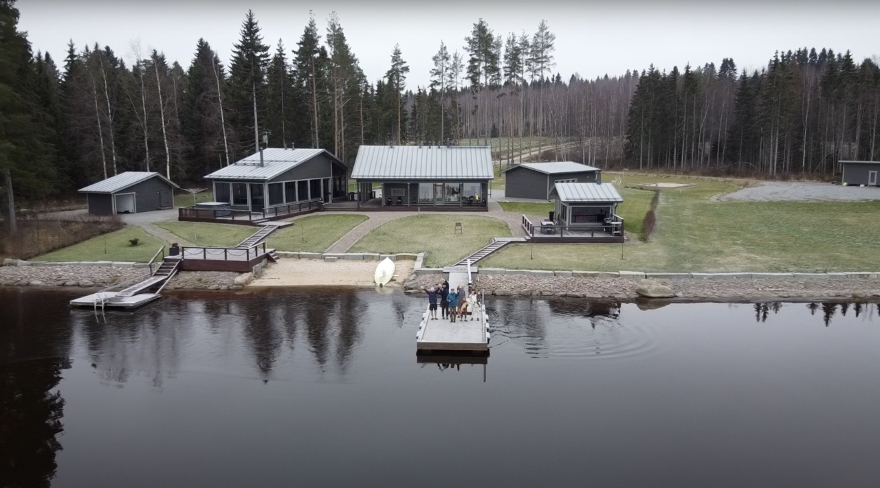 フィンランドの第2の都市であるタンペレという街から車で1時間ほど走った湖畔にある貸別荘