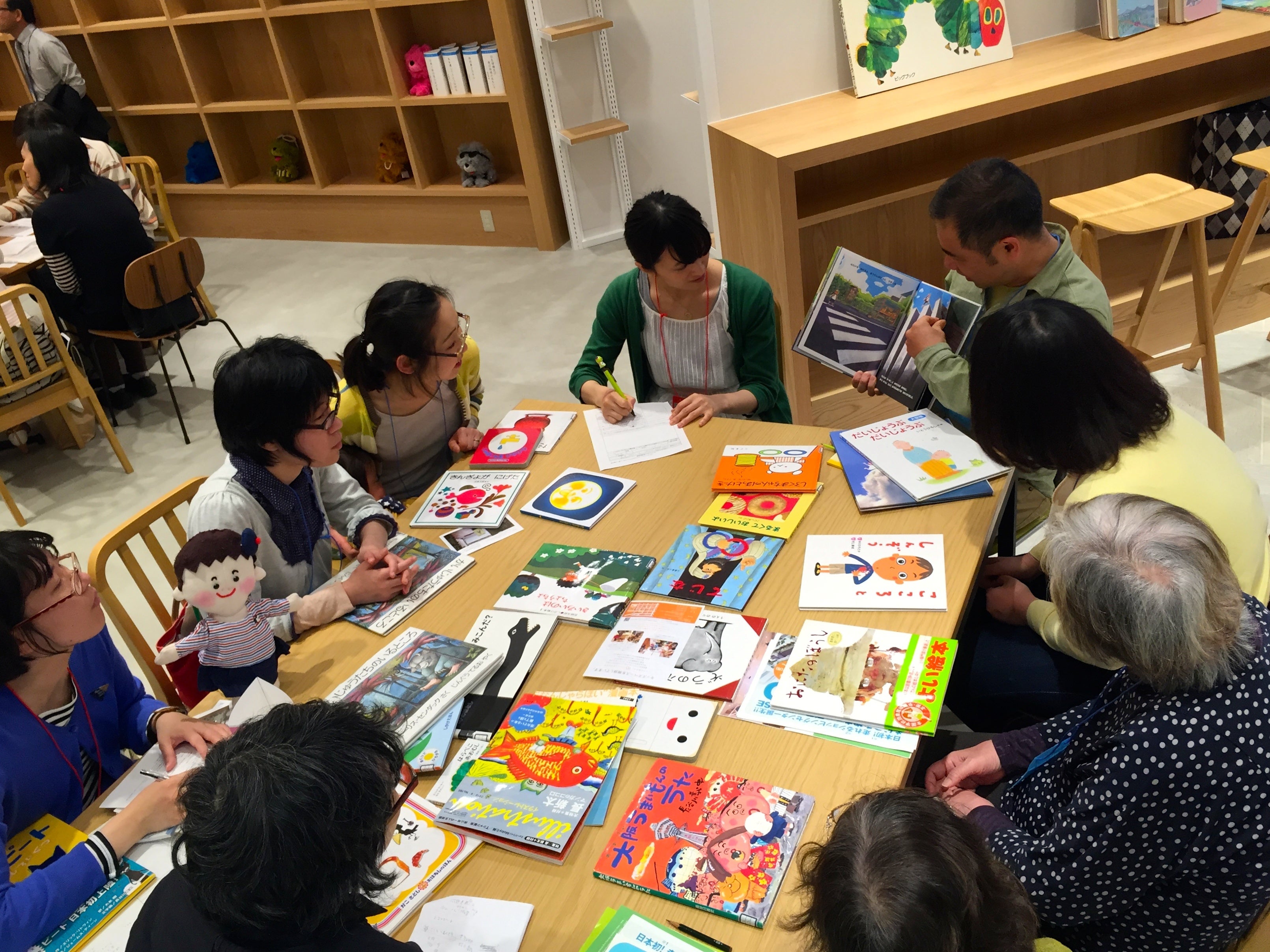 植本祭：おすすめの本を持ち寄り紹介しあう