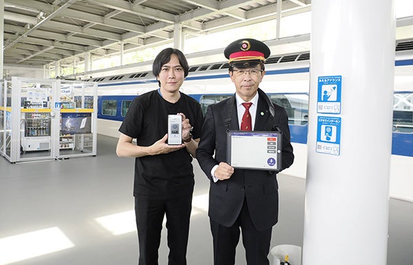 （右）西脇知事／（左）瀬戸事務局長