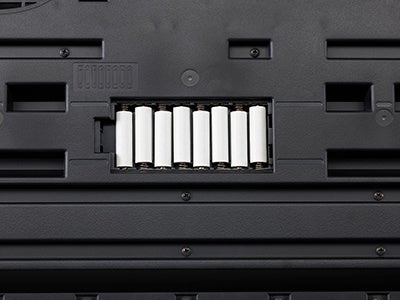 電池8本で最大4.5時間使用可