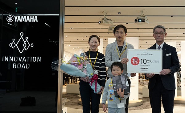 ＜2024年1月13日（土）に当社で行われた10万人達成のセレモニーの様子＞