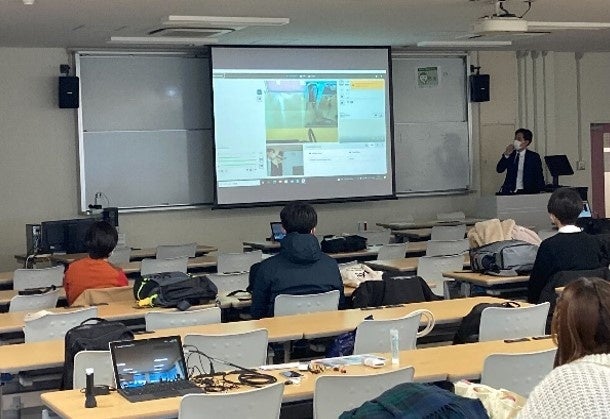 講義の様子（システム画面を投影）