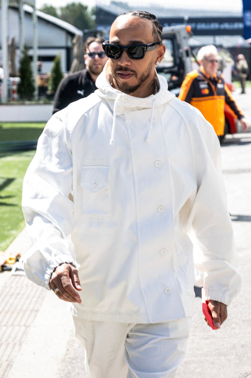 ルイス・ハミルトン、ロエベを纏いF1カナダGPに臨む:モータースポーツとラグジュアリーの共鳴