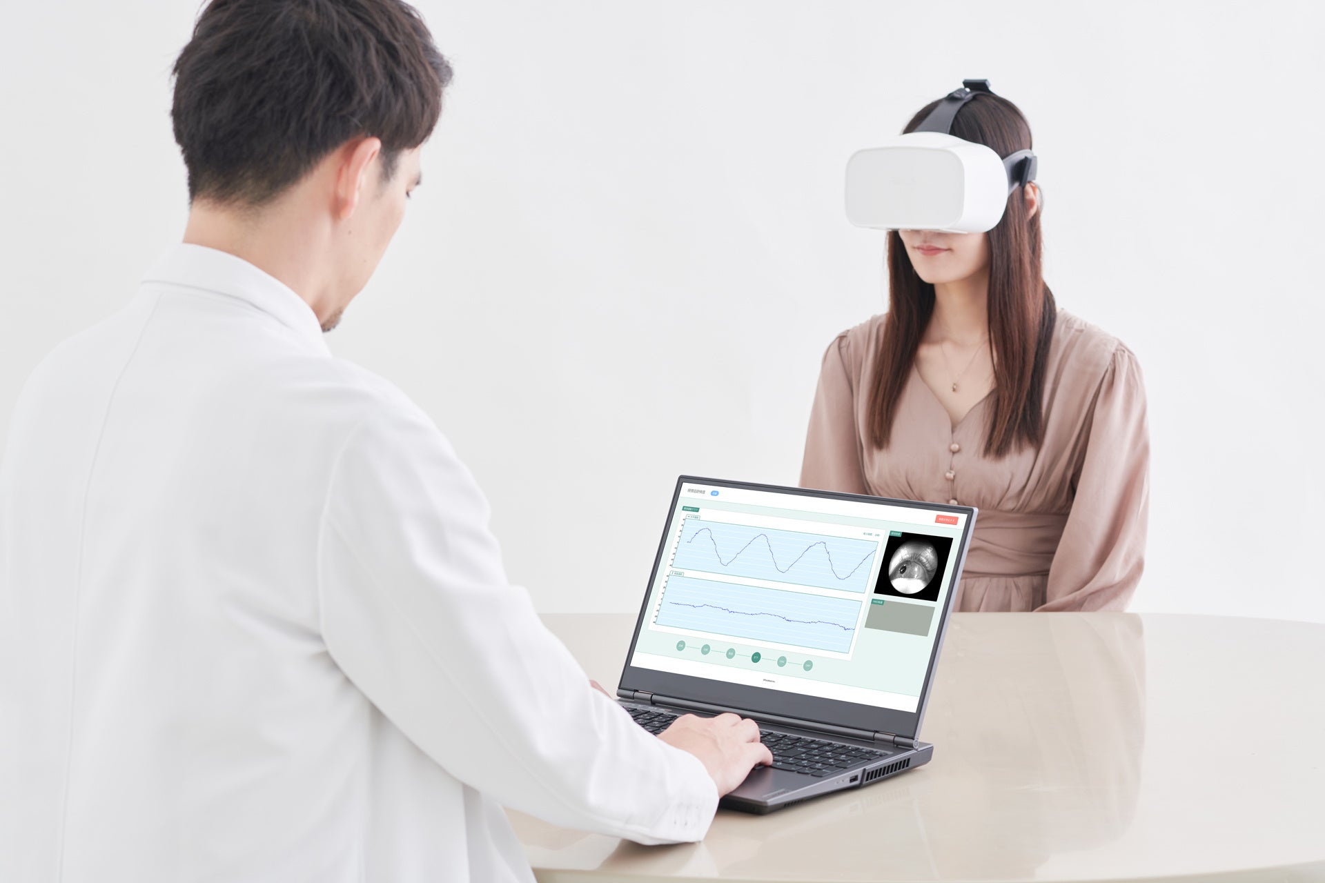 REEVEER-PitEye検査中イメージ