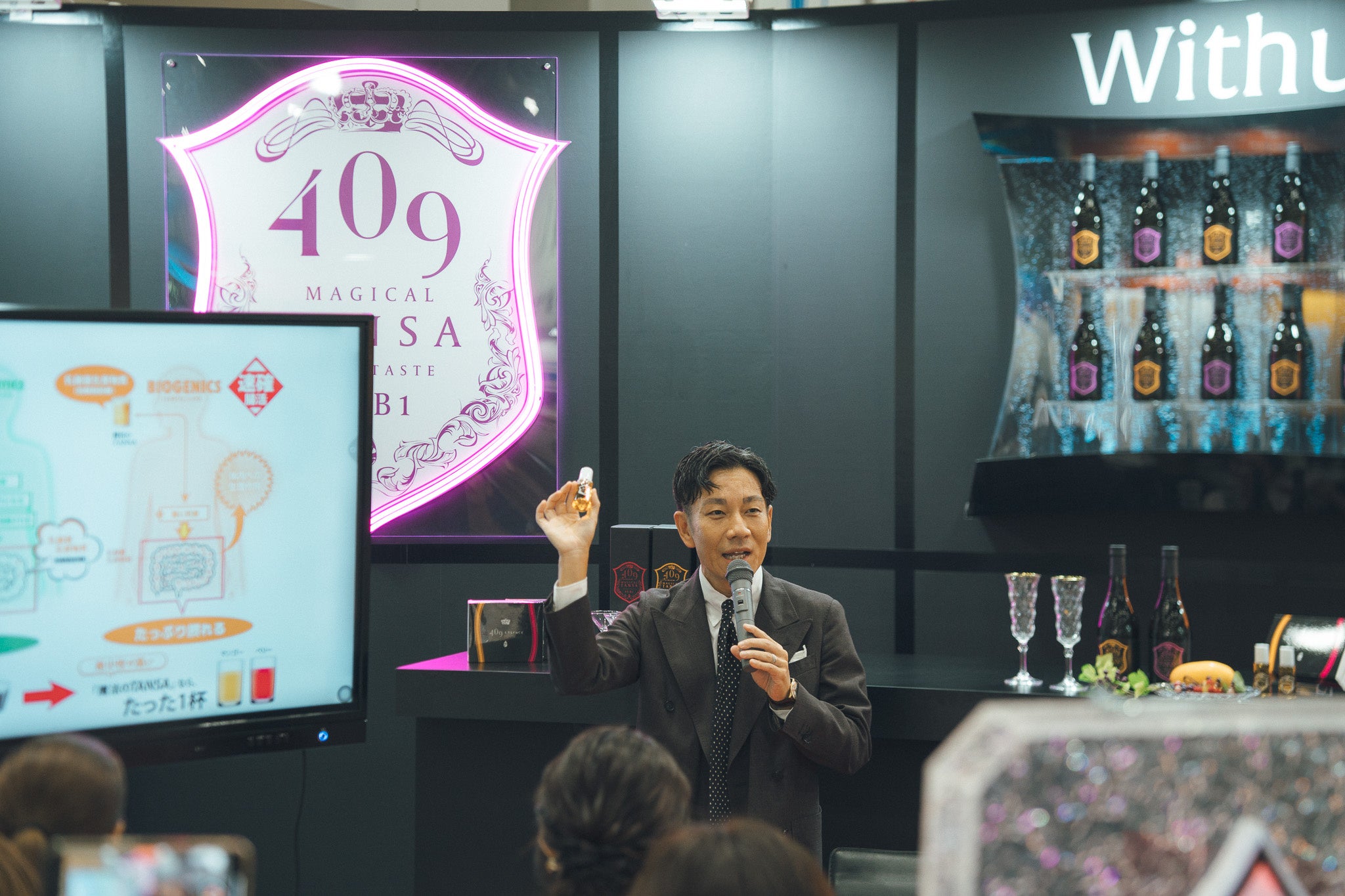 (株)ウィズ・アス　営業部 本部長　杉本　薫平より「魔法のＴＡＮＳＡ409」について説明