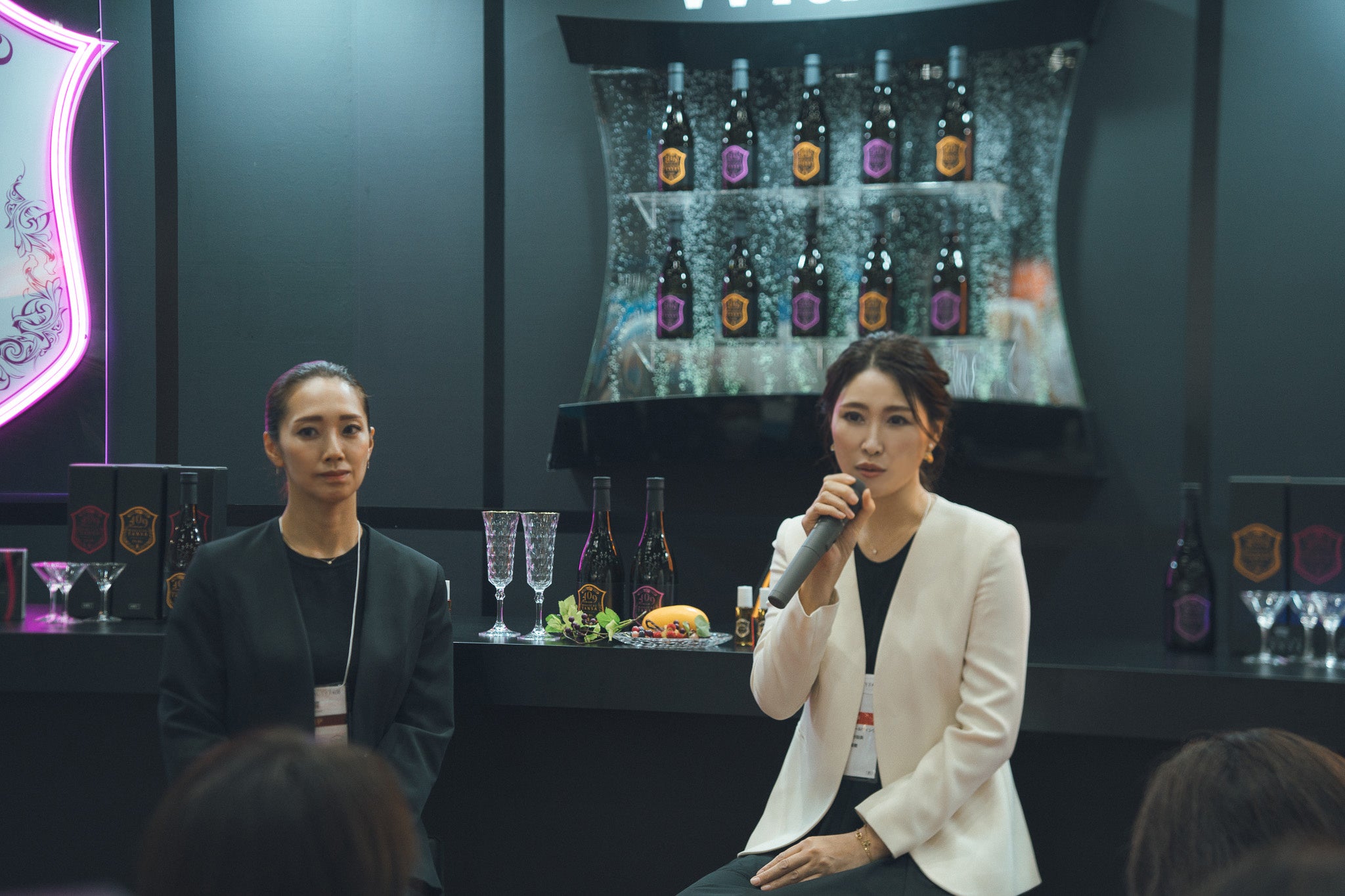 ㈱グレースホールディングス・坂本 美穂執行役員（写真右）