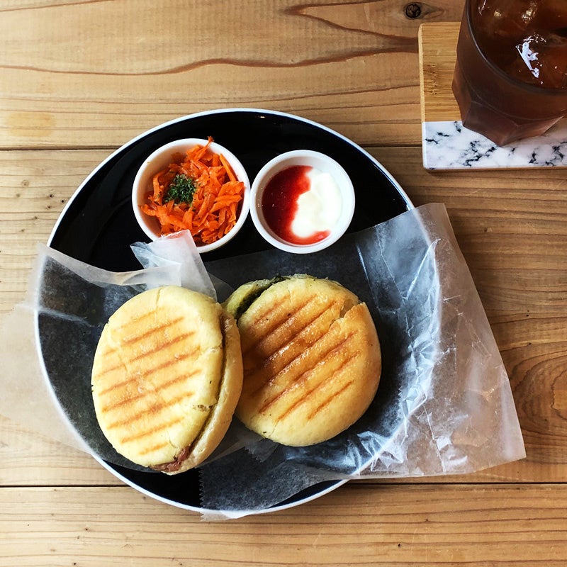 パニーニ2種セット　1200円(税込) キャロットラペ、デザート、ドリンク付き  