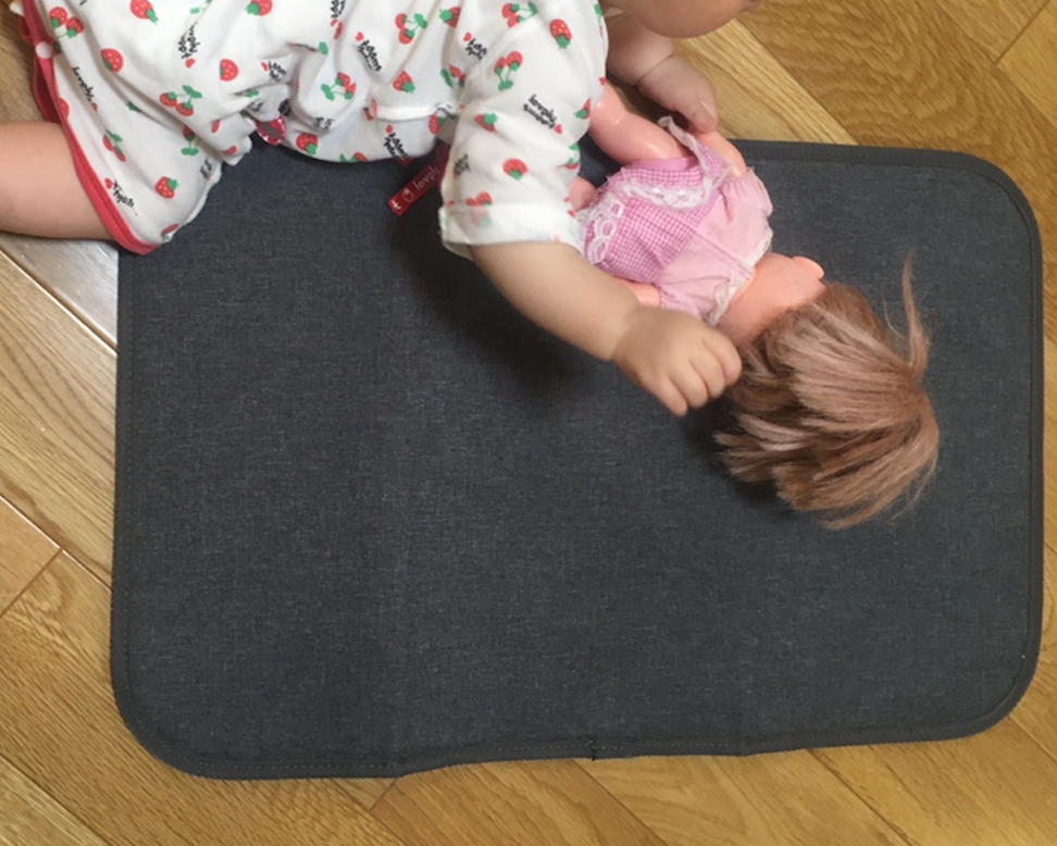 オムツ替えシート付属