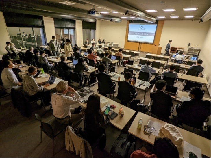 中間プレゼン会の会場（撮影協力：同志社大学）