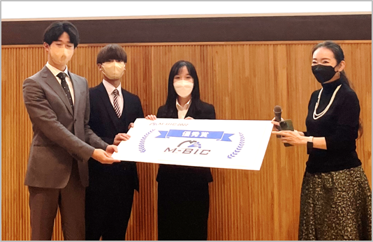 受賞チーム：DCG