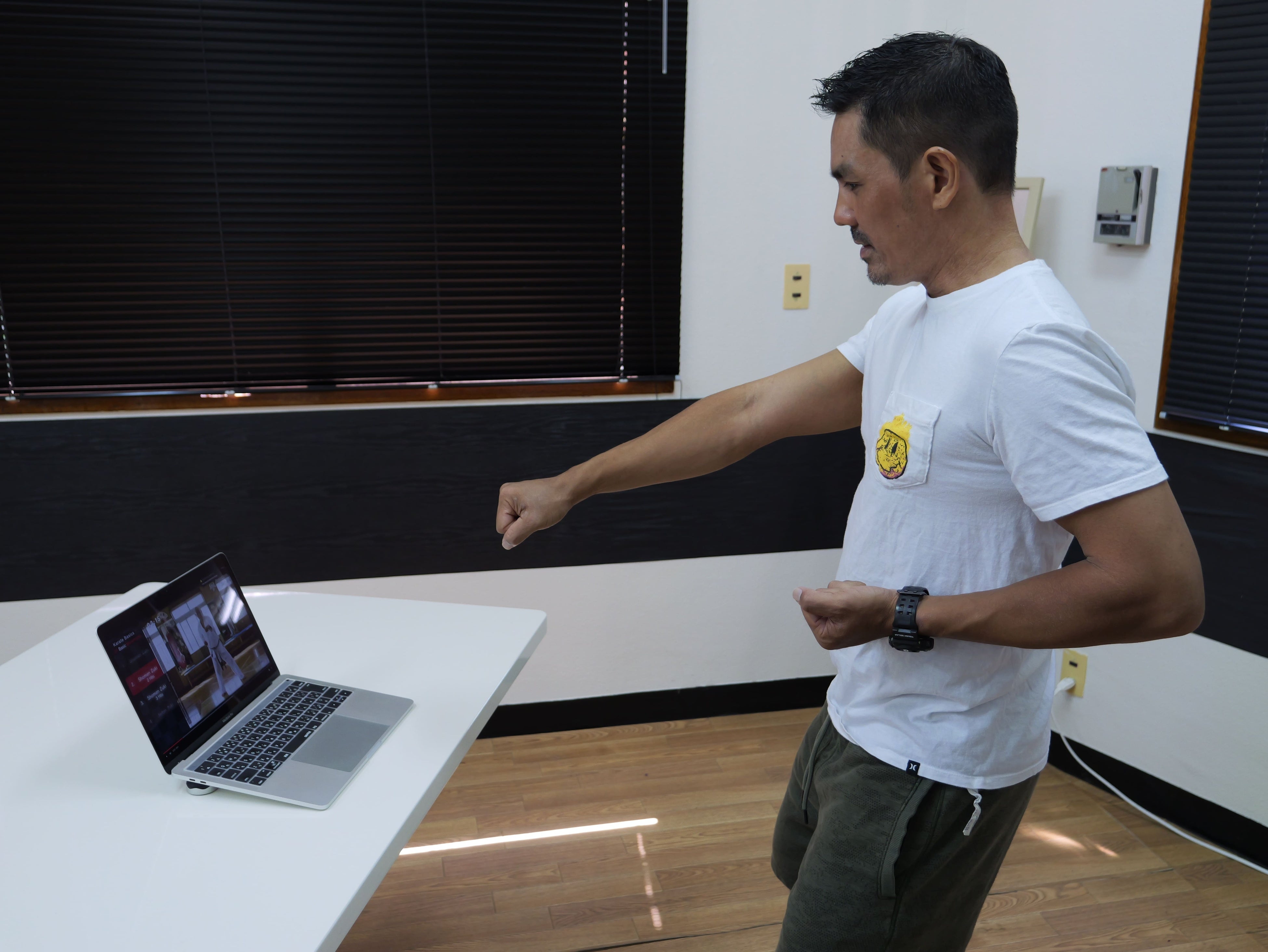 「Home becomes a Dojo」がコンセプト。世界中どこからでも、本物の空手家と一緒に稽古ができる環境の提供を目指してます。