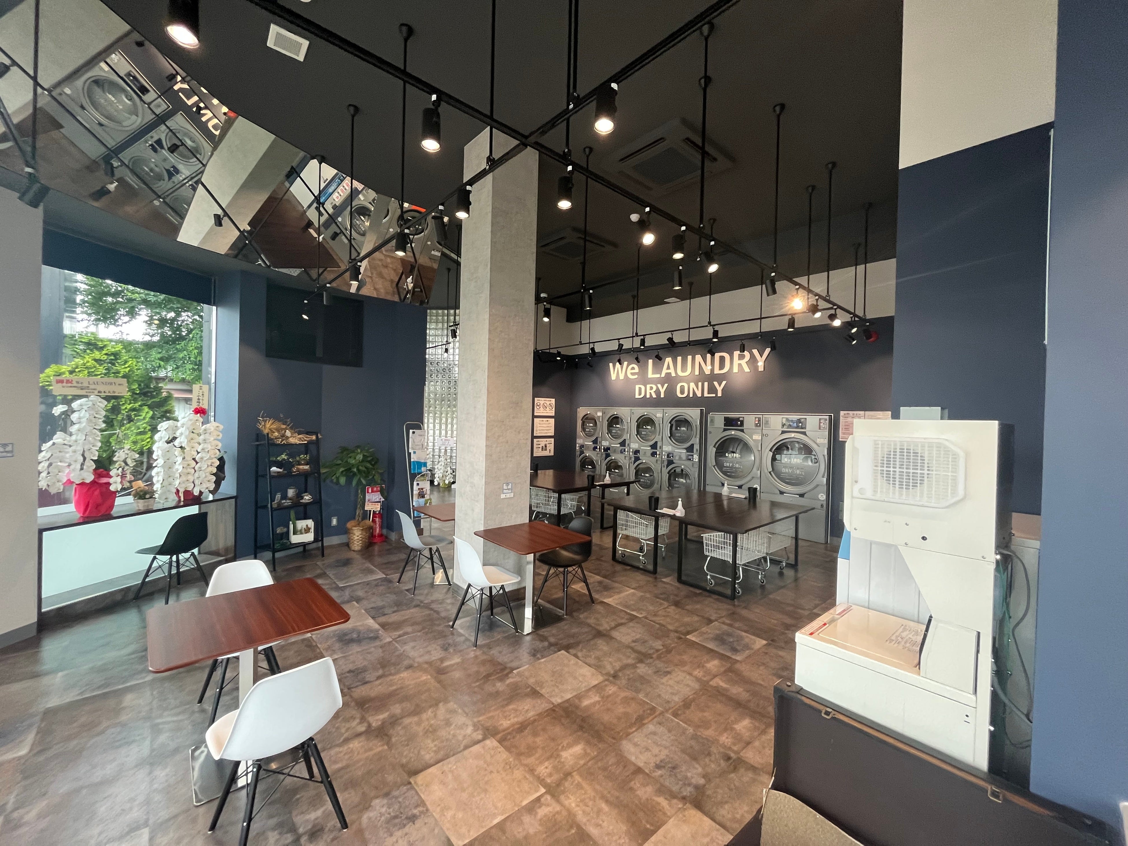 コインランドリーの内観