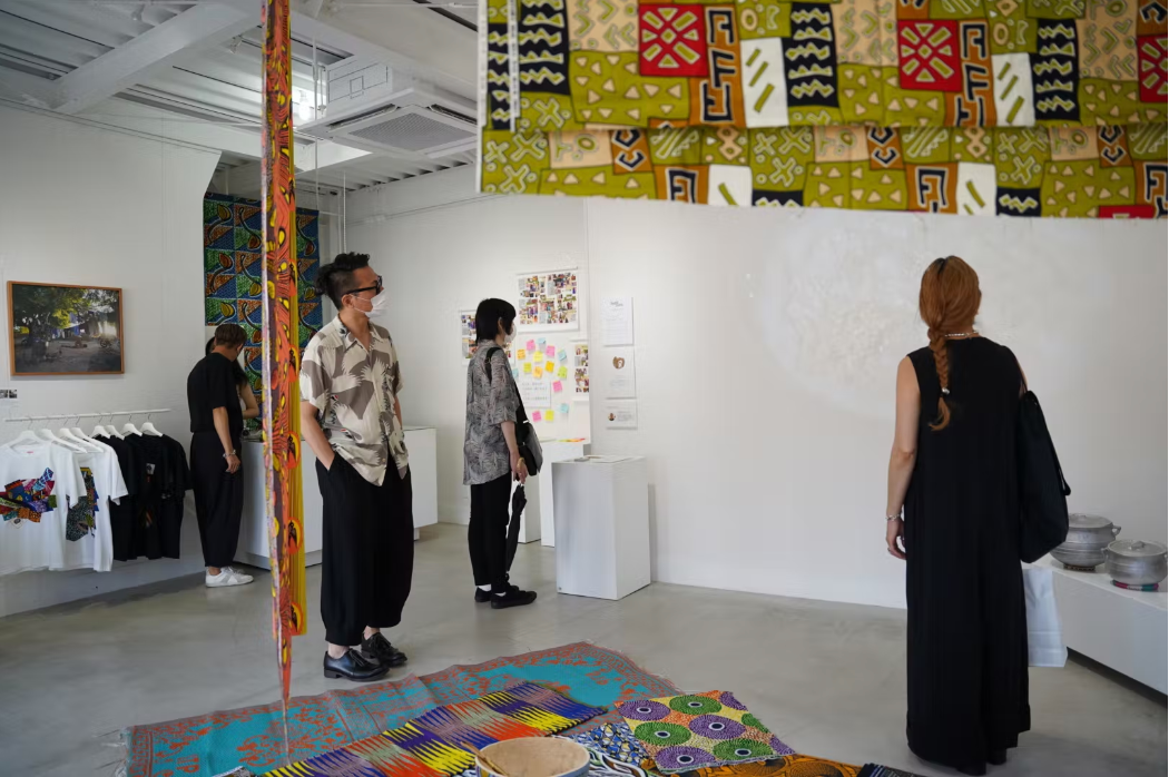 奥の地元である千葉市「HAKO」での展示 