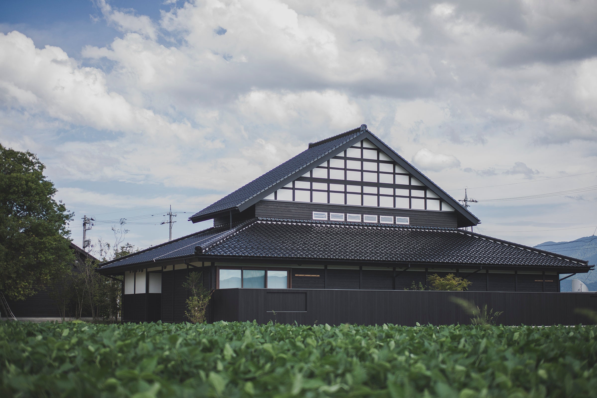 「アズマダチ」と呼ばれる富山の伝統的な民家を活かした宿泊棟