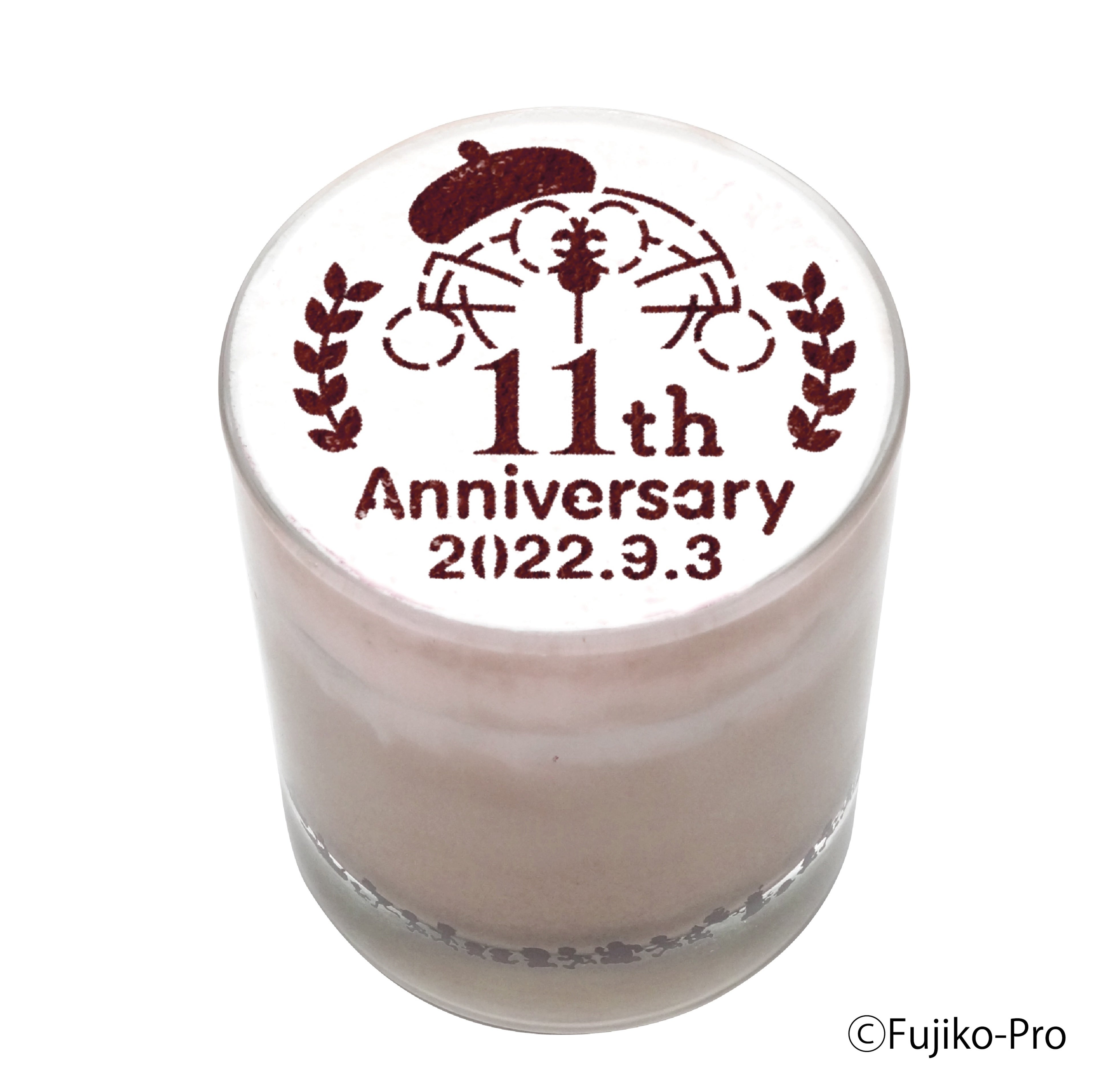 定番のラテアートドリンクに、 11周年柄のラテアートが仲間入り！ 【カフェラテ 580円ココア 630円（ホットアイス）】