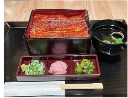 ▲お重にうなぎが敷き詰められた うな重＜竹＞税込2200円