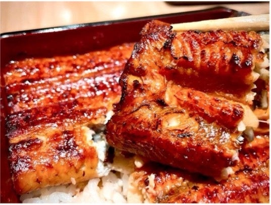 ▲外はカリッと中はふっくらな鰻