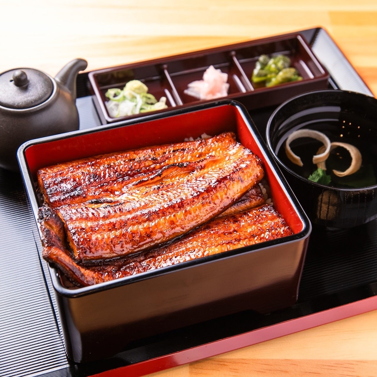 鰻を１尾丸々のったうな重＜松＞2600円