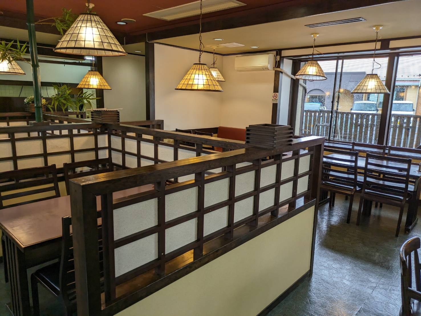 広々とした店内