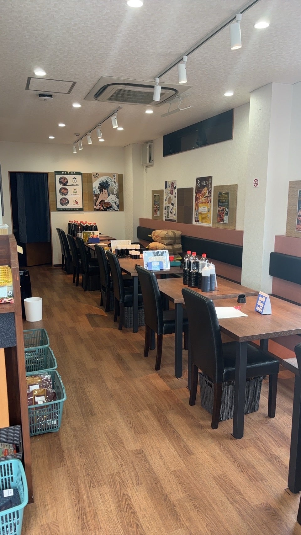 お一人様からご家族連れまで入りやすい店内