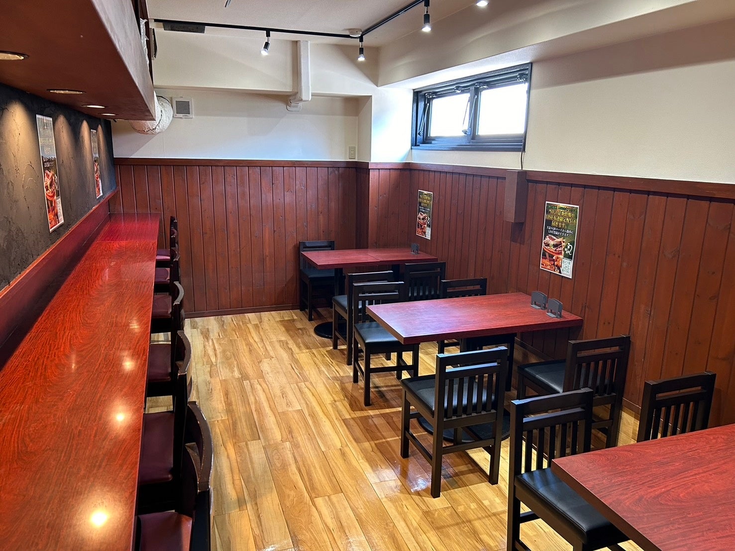 カウンター席もあり、おひとりさまも入りやすい店内