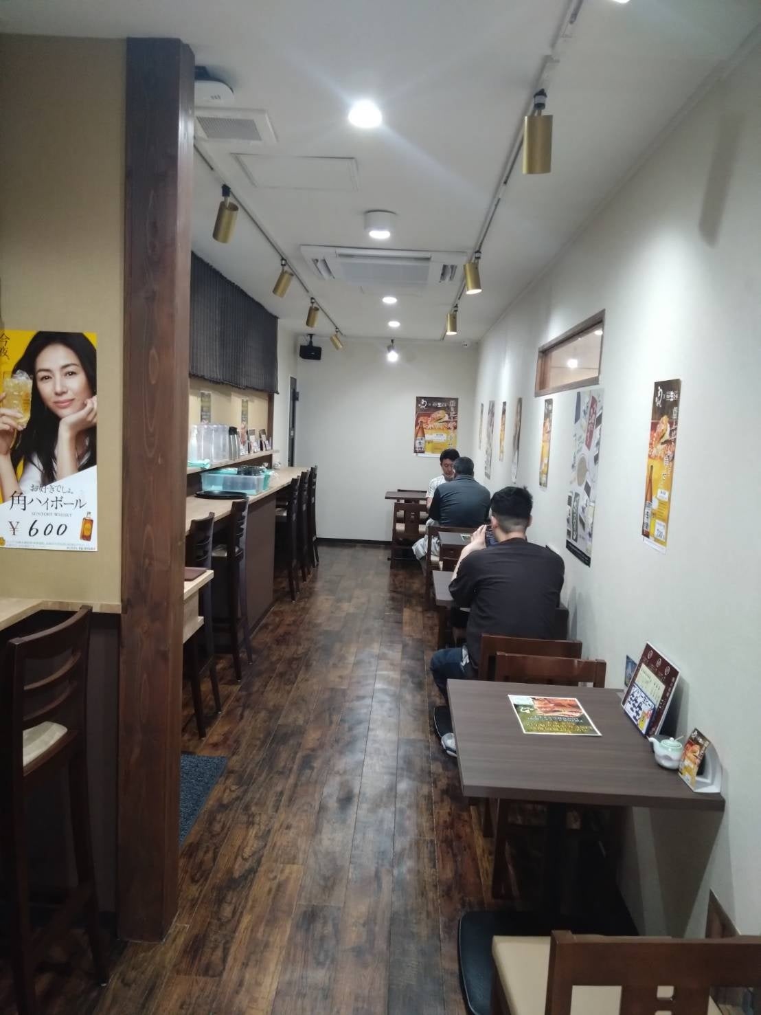 おひとりさまも過ごしやすい店内です