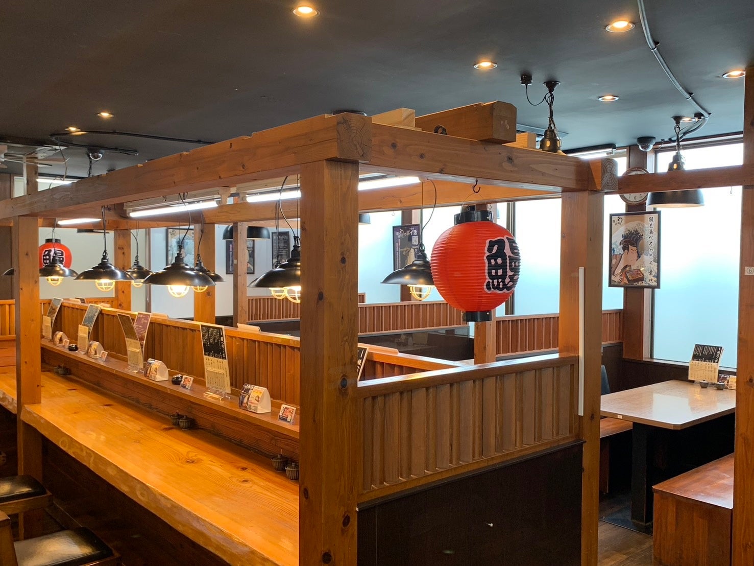 お一人様からご家族連れまで入りやすい店内