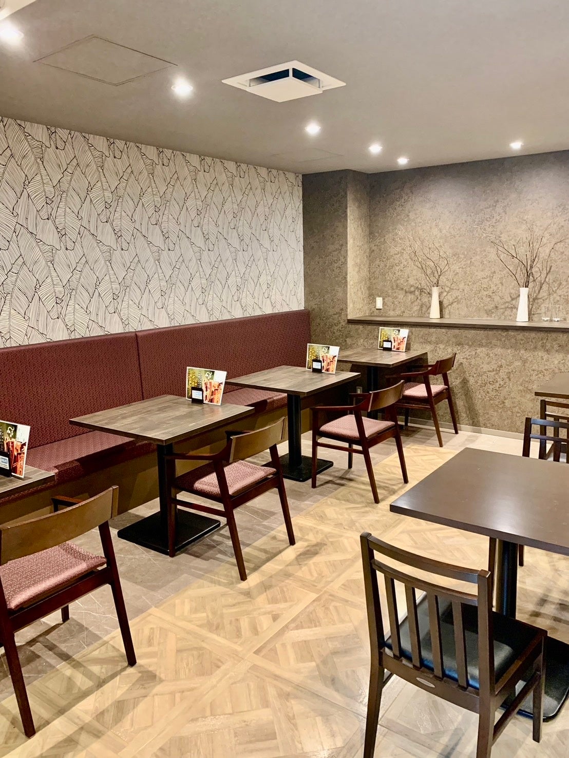 お一人様からご家族連れまで入りやすい店内