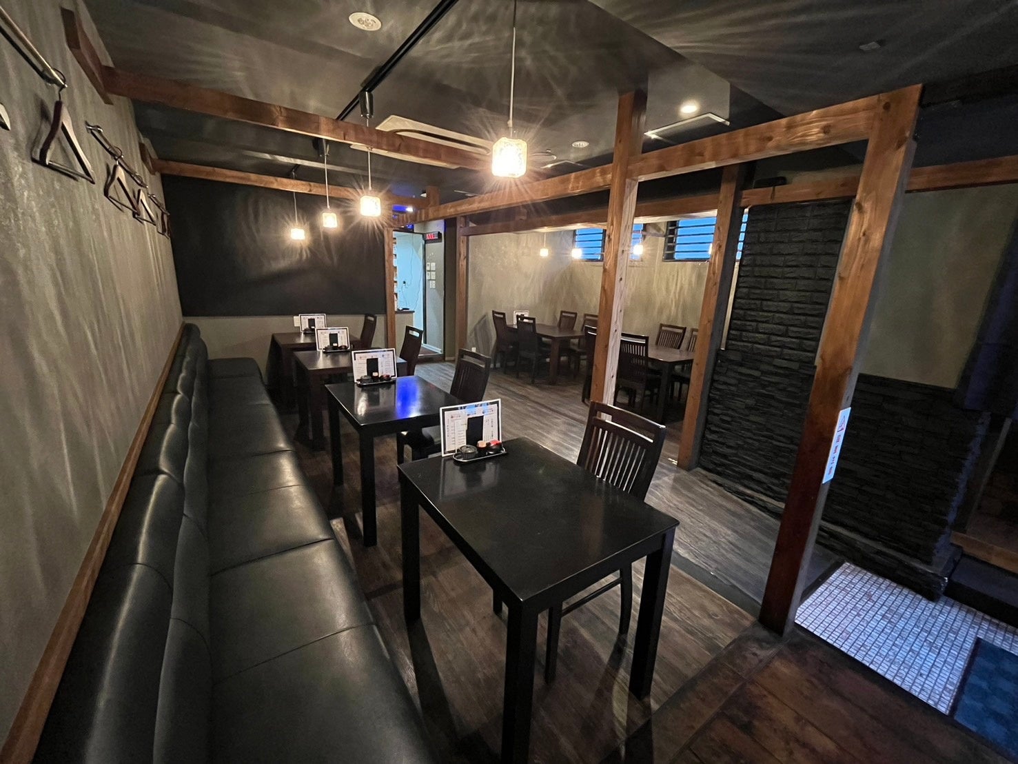 お一人様からご家族連れまで入りやすい店内