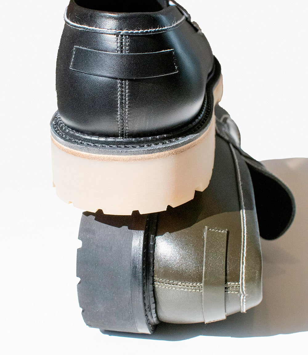 UNIFORMEを象徴するレザーラベル