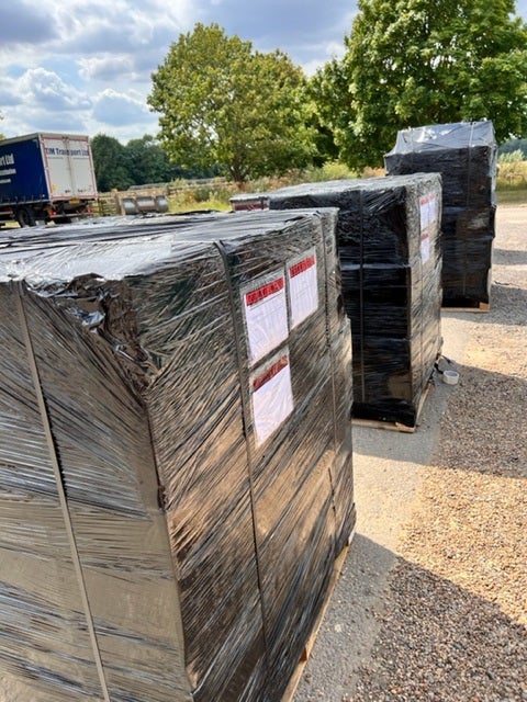 出荷直前の商品。ハンドメイド生産のため必要以上に原材料を収穫せず製造する。