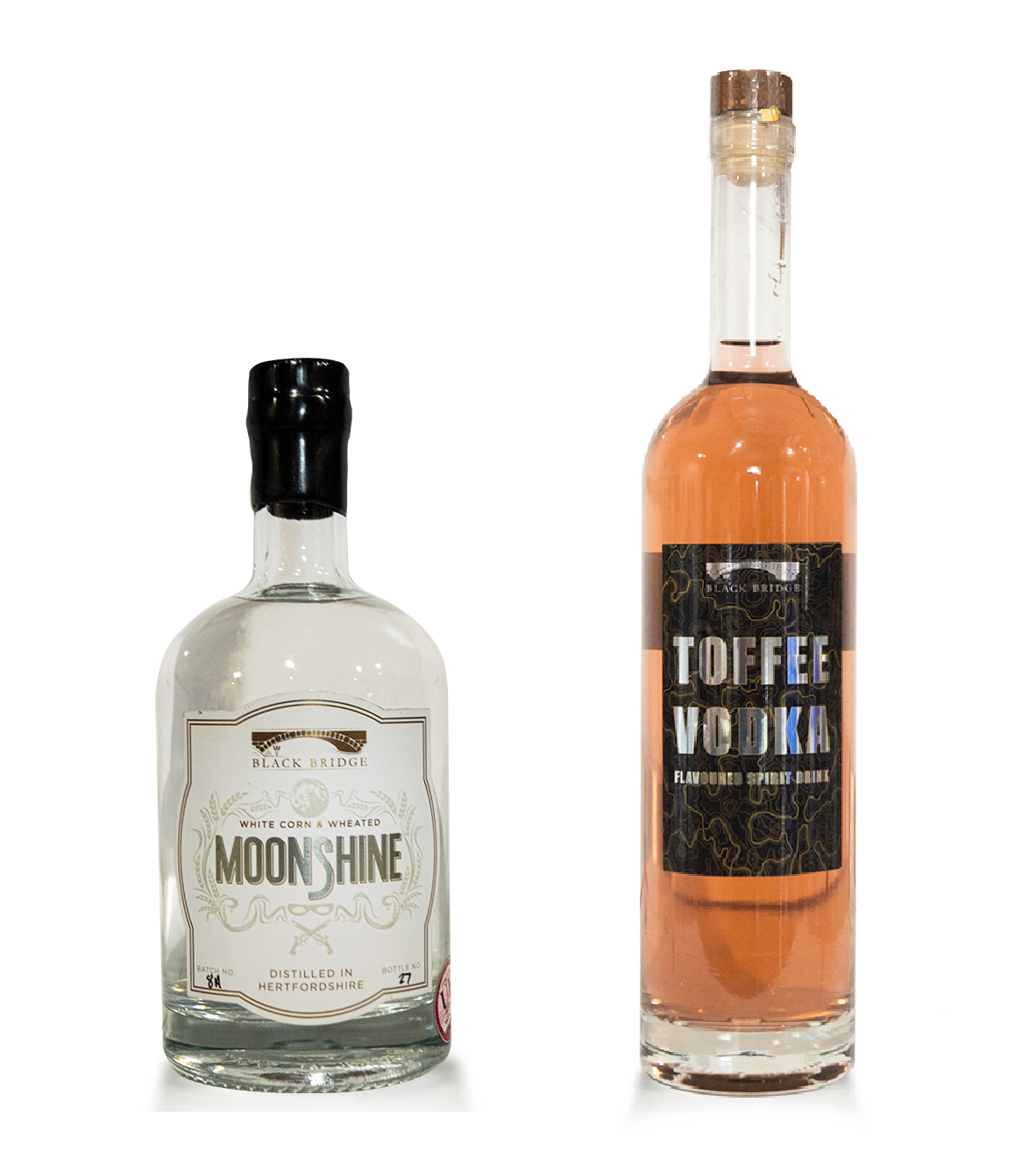 密造酒という隠語が由来の「MOONSHINE」（左） とキャラメル風味が特徴の「TOFFEE VODKA」(右）