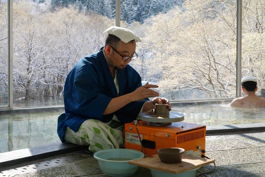 【山形・置賜】貸切浴室の中で陶芸体験!?絶景『白川湖 白の水没林』を望みながら作る唯一無二の陶芸体験! 【山形・置賜】貸切浴室の中で陶芸体験!?絶景『白川湖 白の水没林』を望みながら作る唯一無二の陶芸体験!
