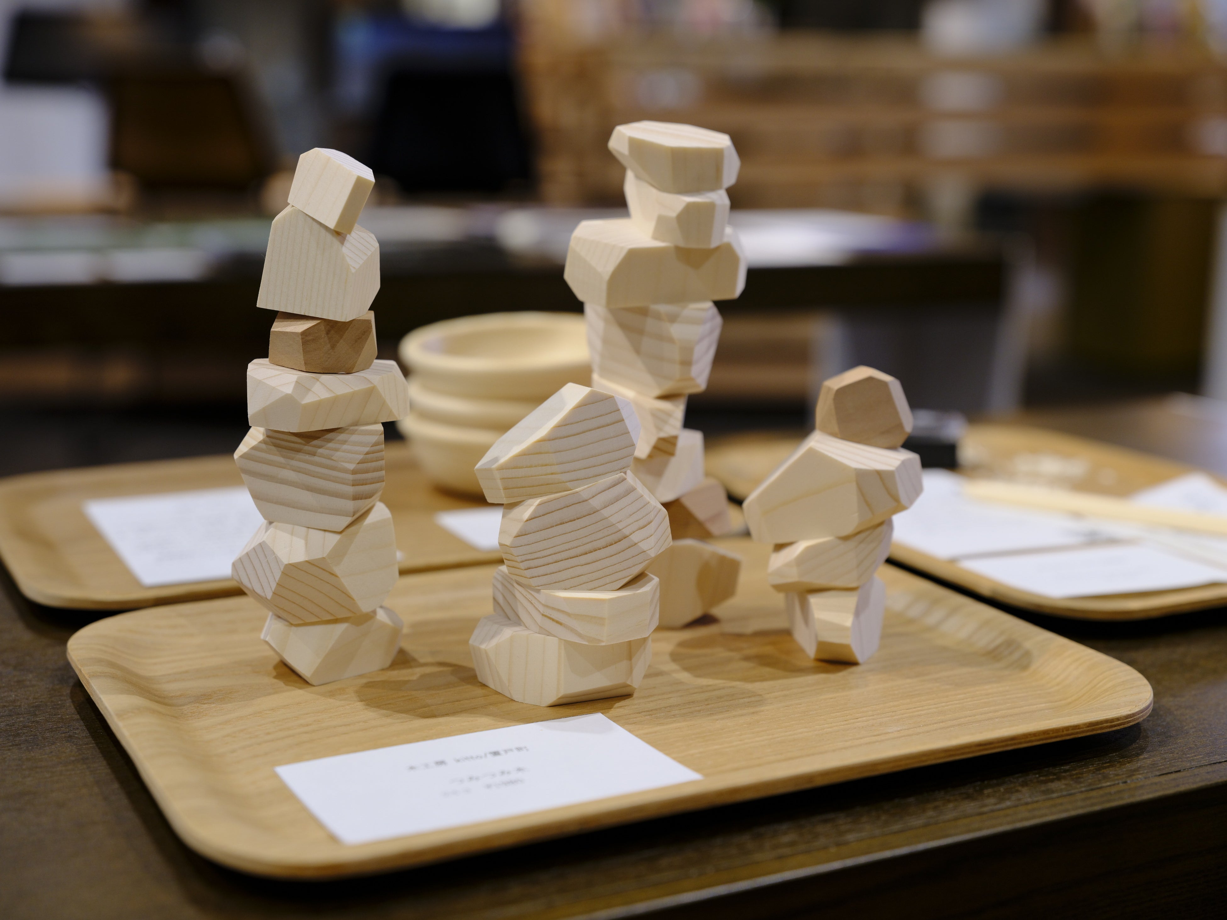 どんどん重ねることができる、手触りのいい積み木。