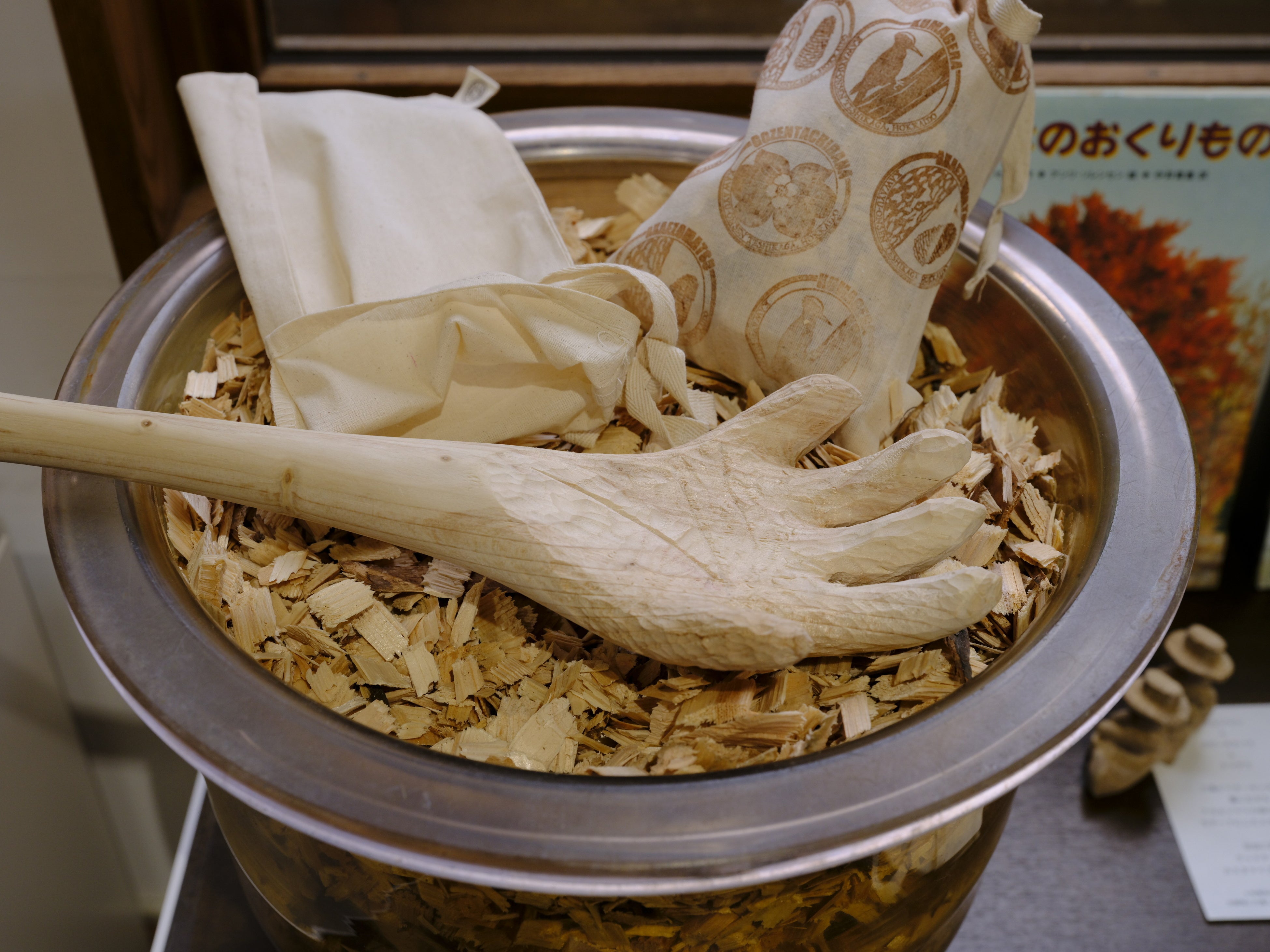 弟子屈町の木工作家（兼カヌーガイド）による特注スコップ！