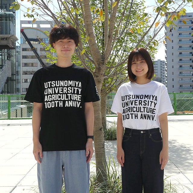 フロントは100周年を英語でアピール！