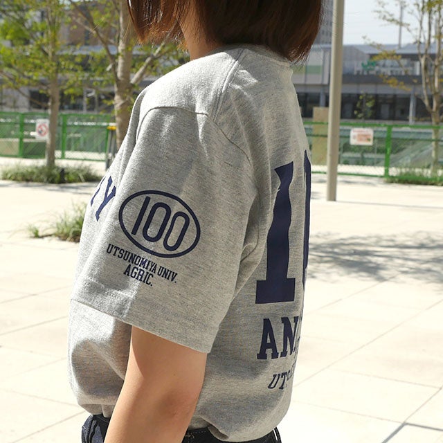 袖は100周年の「100」