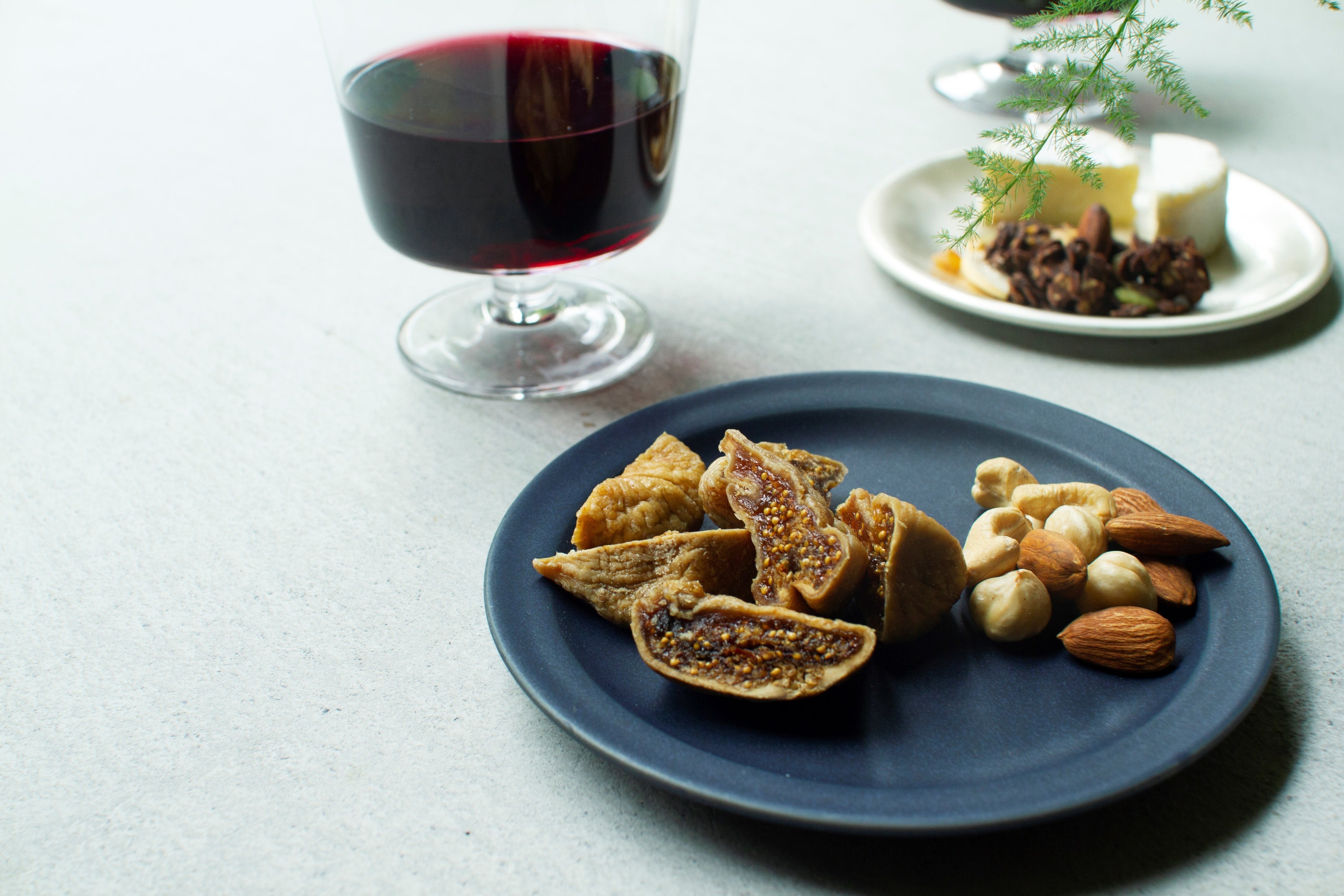 【and/or】有機ドライフルーツはワインのお供にもぴったり。