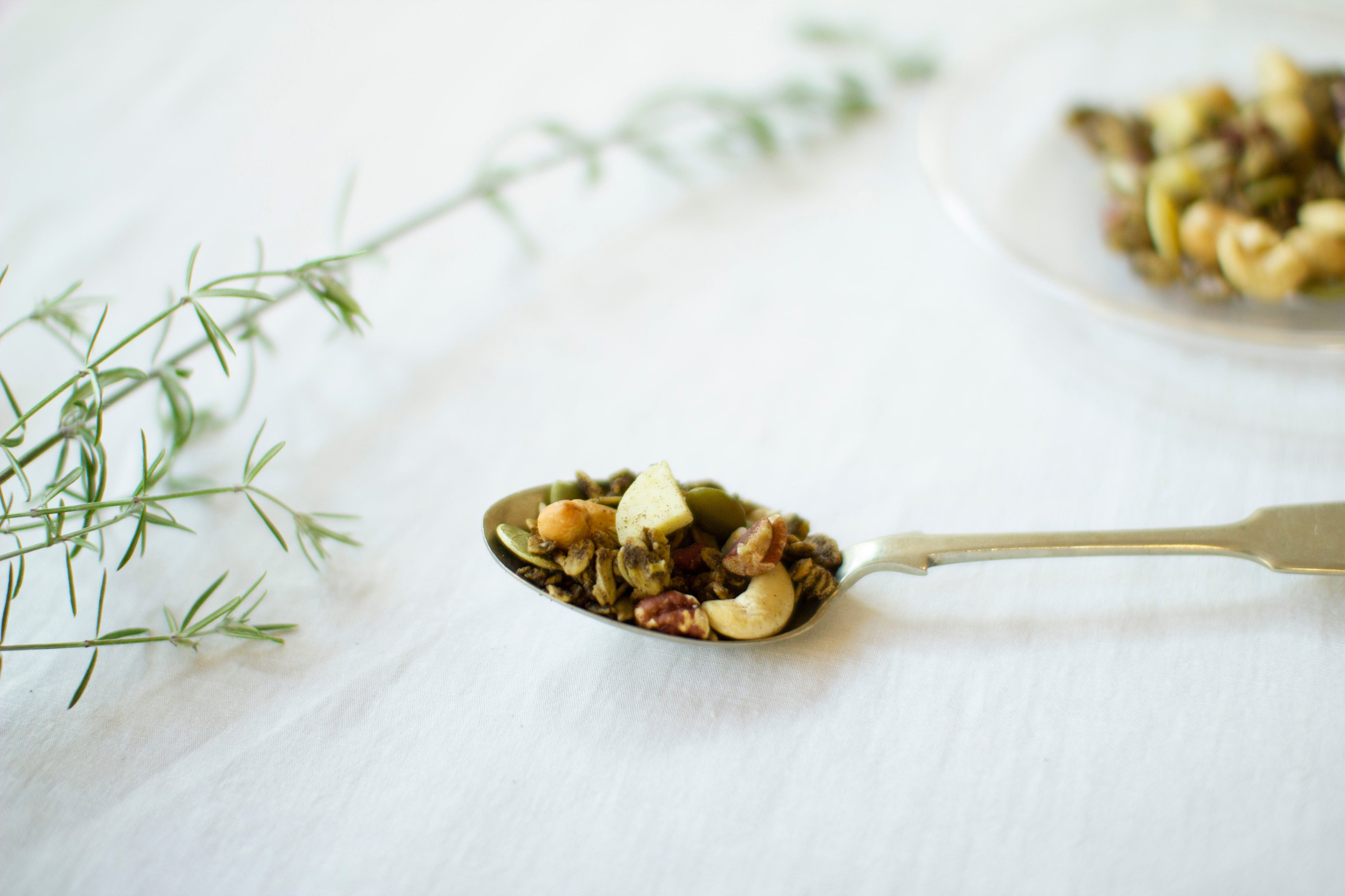 #06 ピーカンナッツ、ひまわりの種、チアシード、ホワイトチョコ入り香ばし有機ほうじ茶グラノーラ(andor）