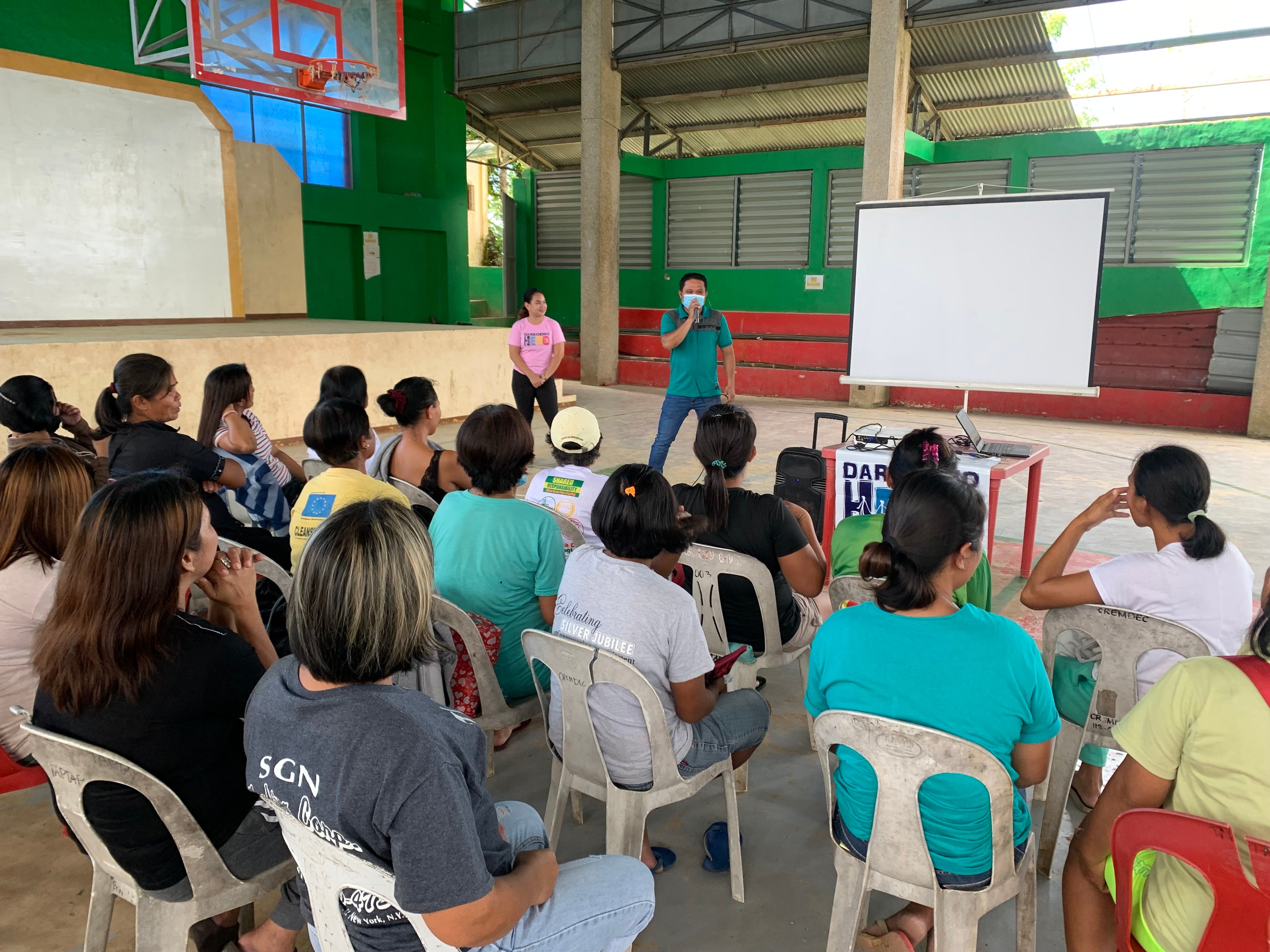 説明会に集まった農家