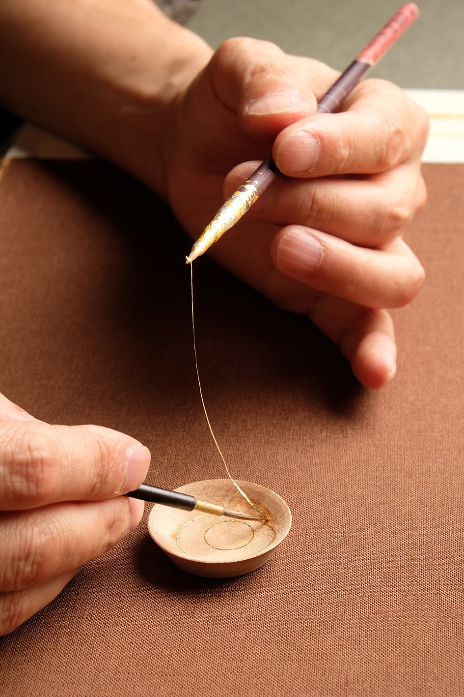 日本の伝統工芸 “ 截金（切金/きりかね）” が描く繊細なラインの