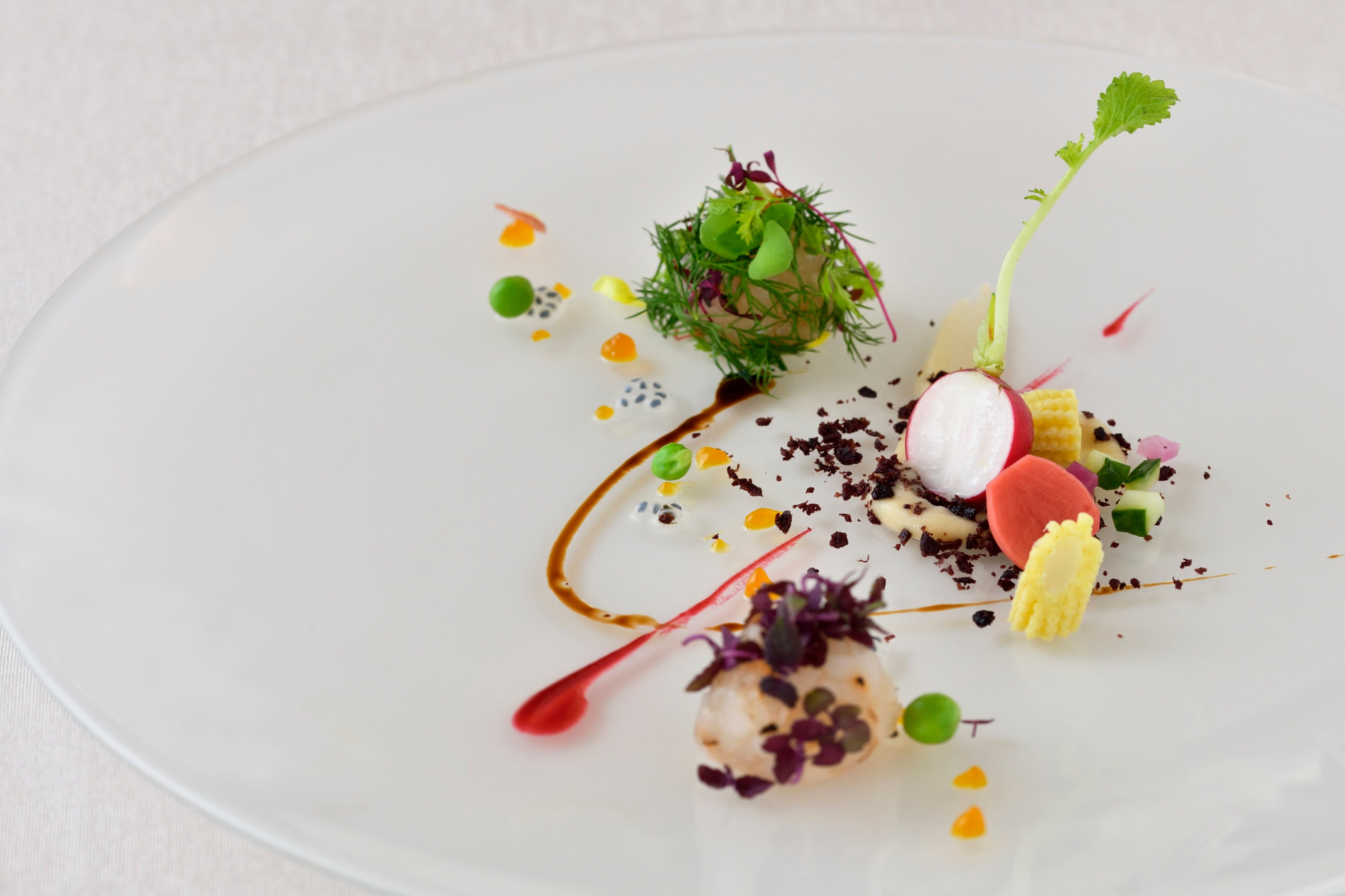 県産海の幸のタルタル　パッションフルーツのヴィネグレットソース