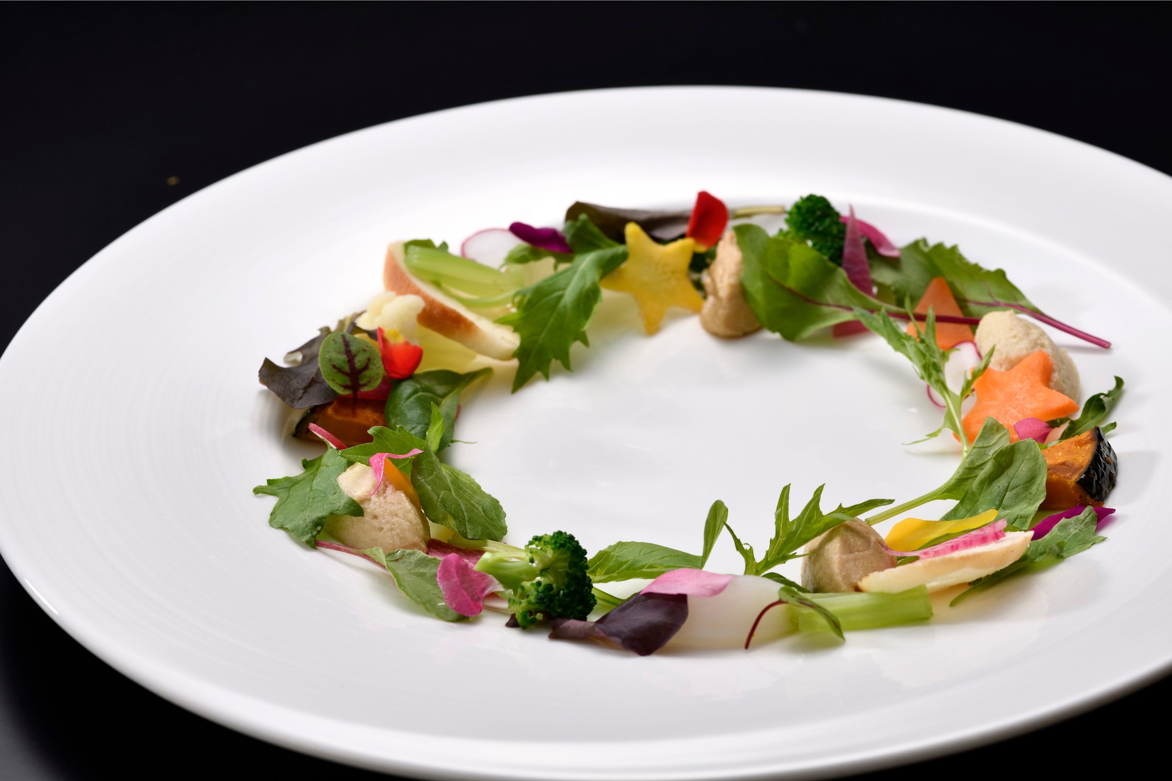 県産ハーブ鶏のリエットとフォアグラのムース　リース飾り