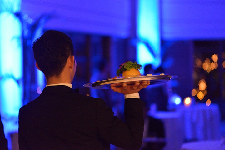 華やかに新年の幕開けを祝うカウントダウンパーティー（イメージ）