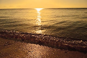 宇座海岸からの夕日