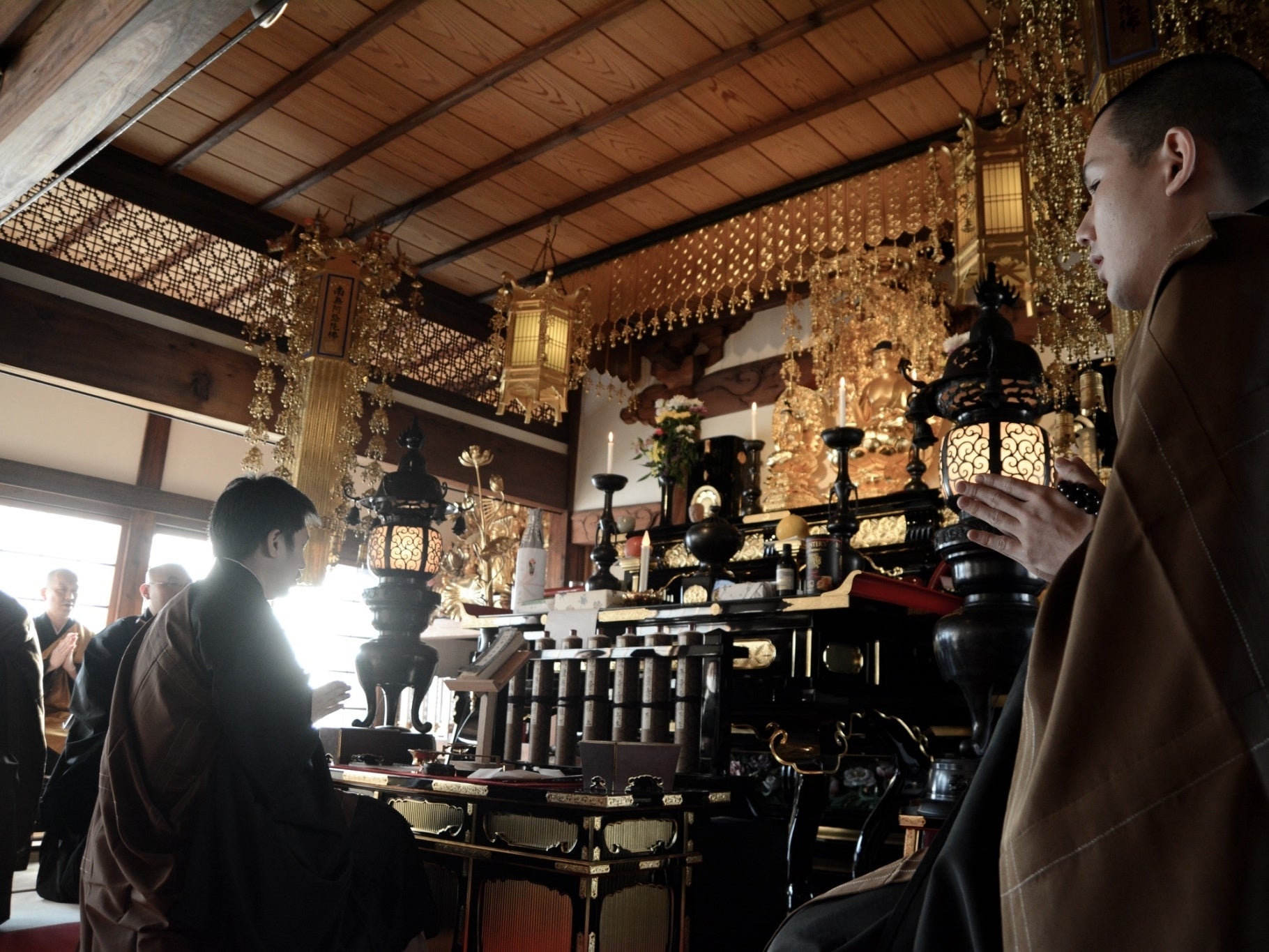 「全學寺」の本堂にて「すきだっちゃ南三陸」の追善法要の様子