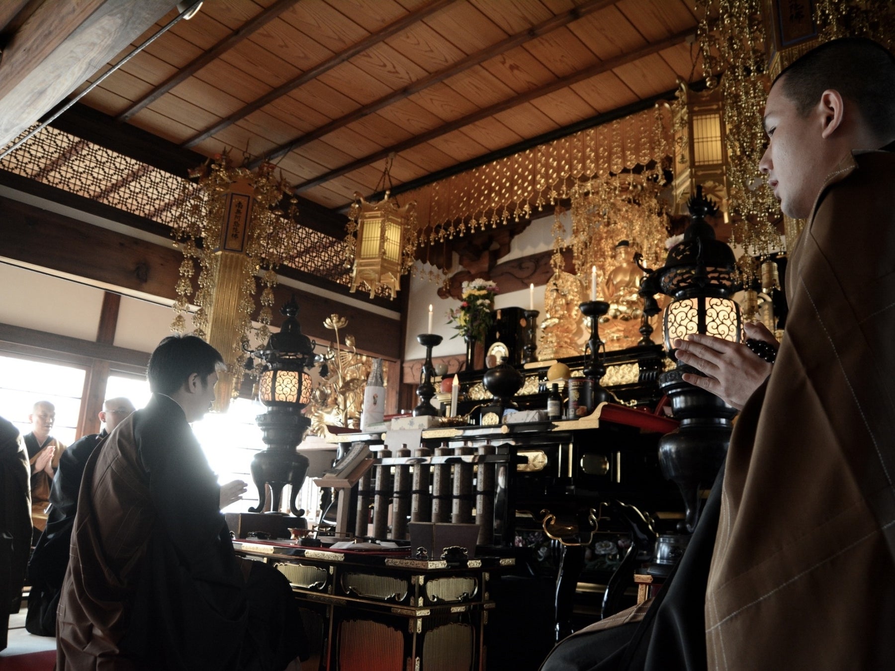 「全學寺」の本堂にて「すきだっちゃ南三陸」の追善法要の様子