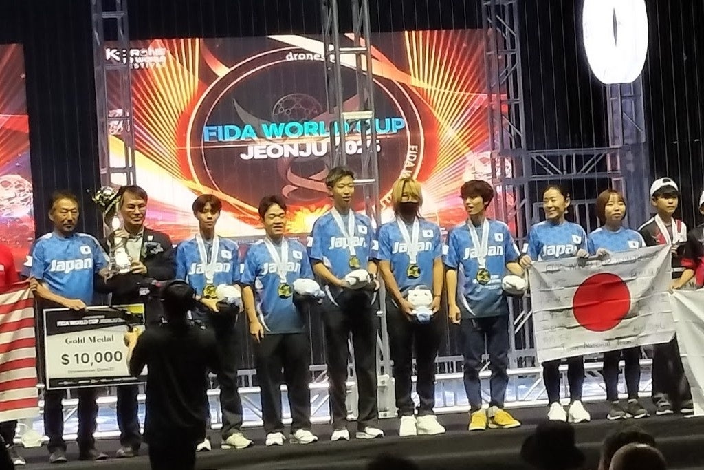 ドローンサッカーワールドカップで「AUTOBACS SEVEN WORKS」が金メダルを獲得 | 株式会社オートバックスセブンのプレスリリース